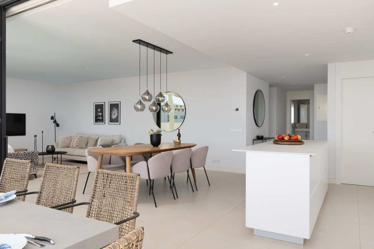 3 Bed Middle Floor Apartment in Higueron