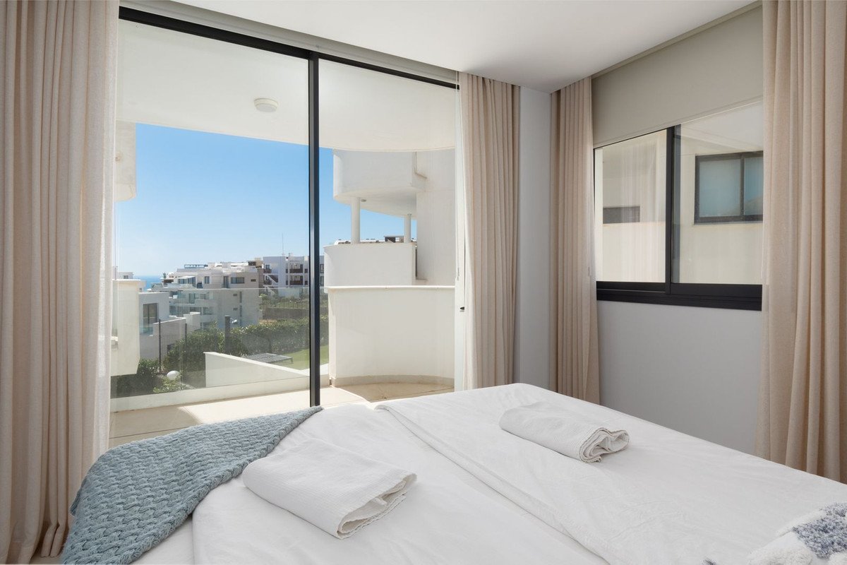 3 Bed Middle Floor Apartment in Higueron