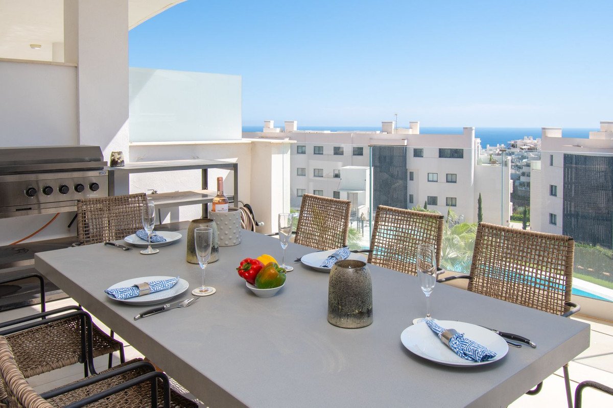 3 Bed Middle Floor Apartment in Higueron