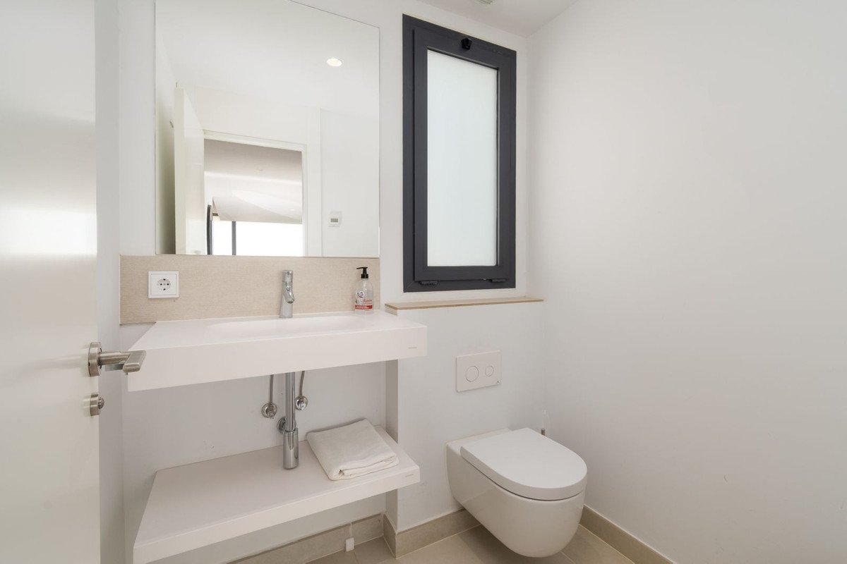 3 Bed Middle Floor Apartment in Higueron