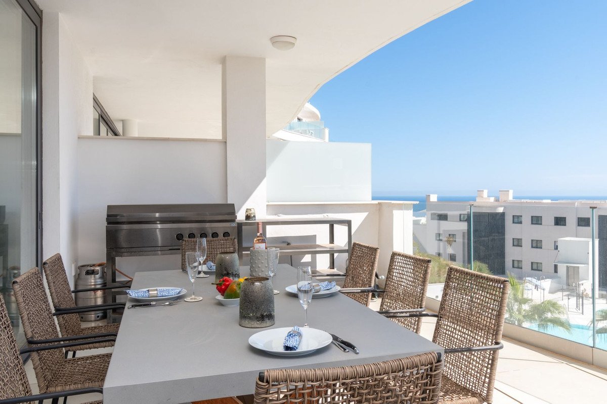 3 Bed Middle Floor Apartment in Higueron