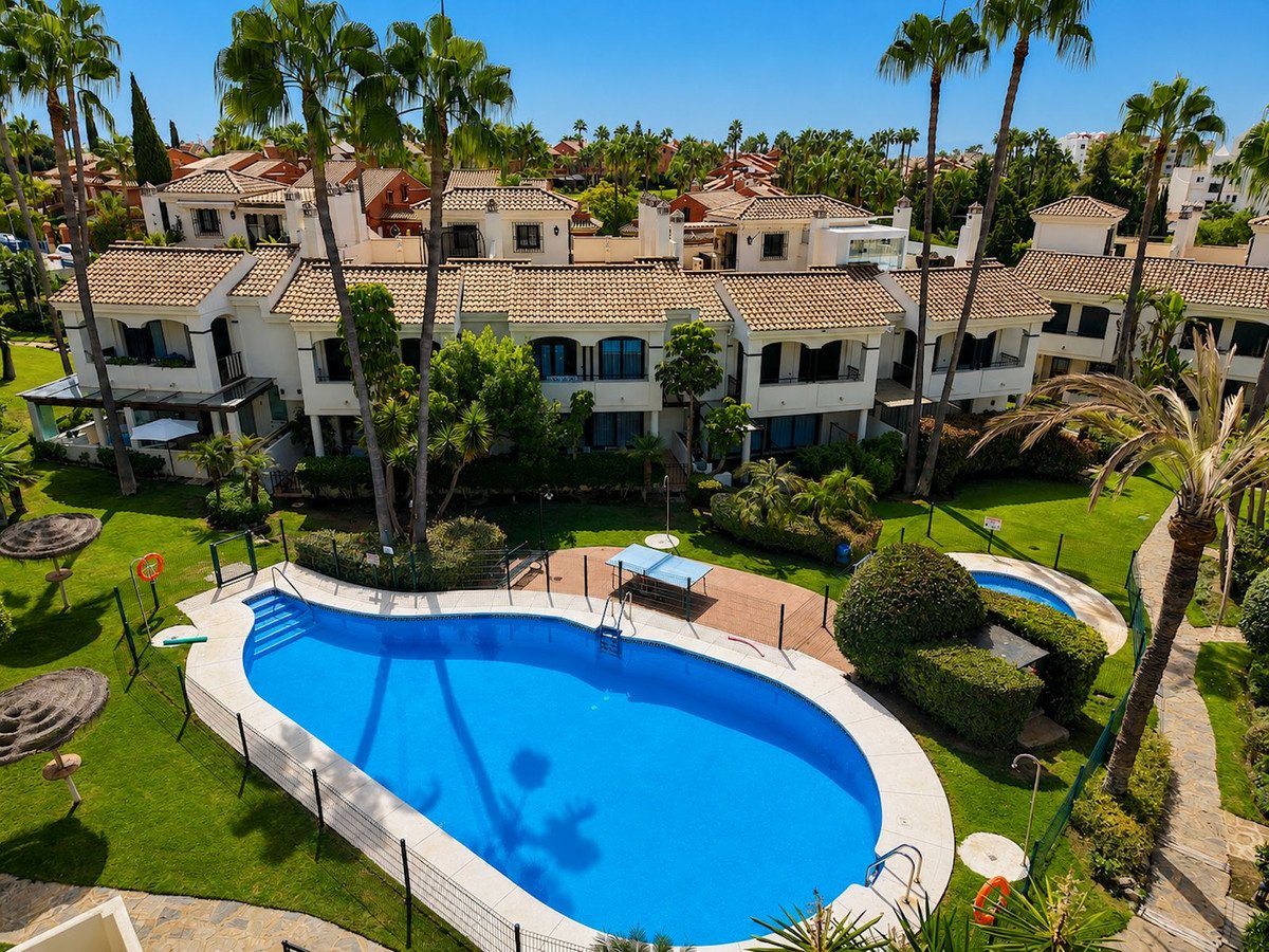 4 Bed Townhouse in Estepona