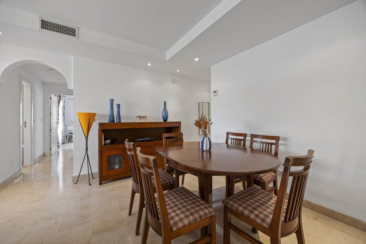 4 Bed Middle Floor Apartment in The Golden Mile