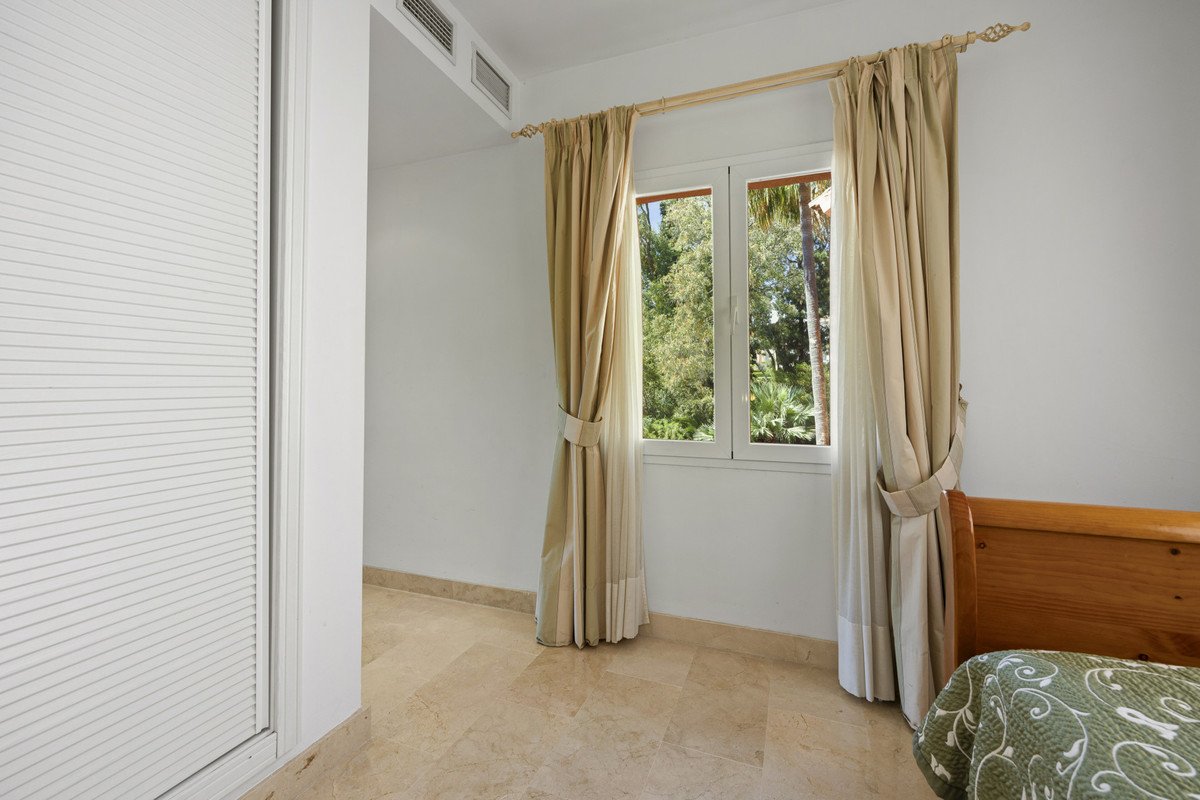 4 Bed Middle Floor Apartment in The Golden Mile