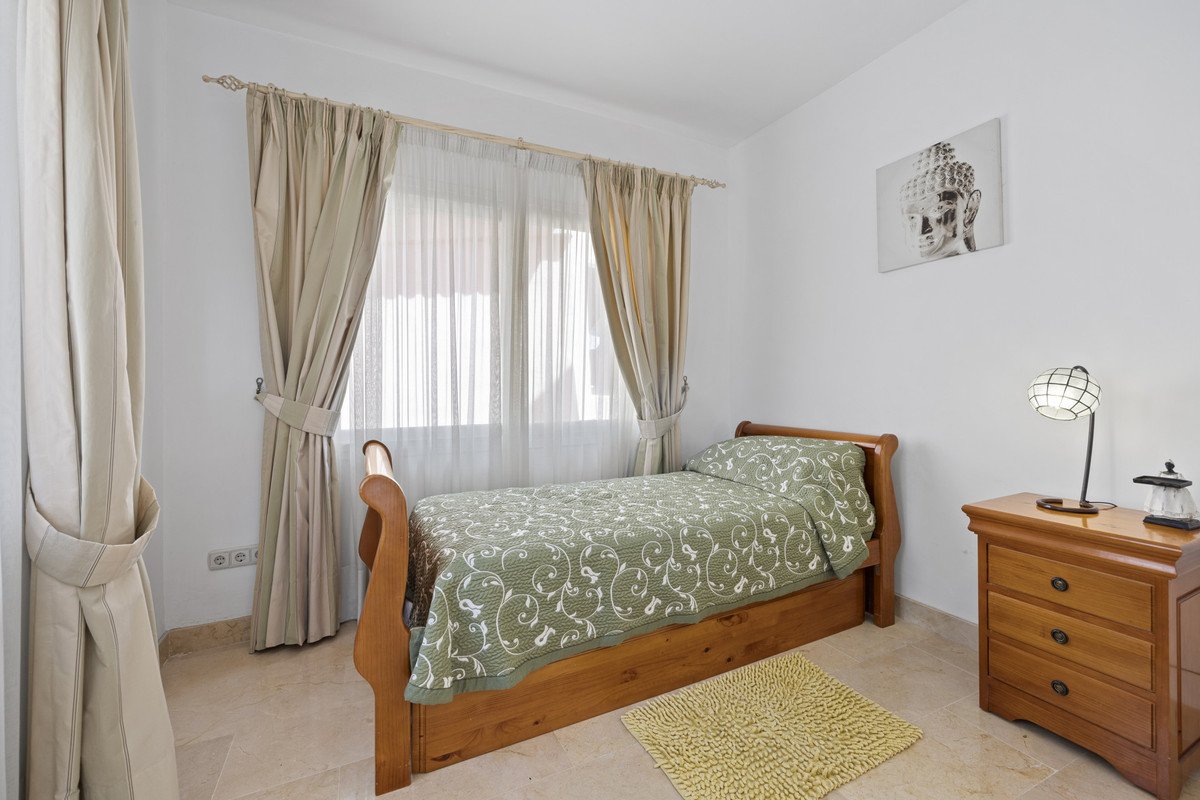 4 Bed Middle Floor Apartment in The Golden Mile