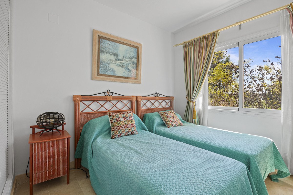 4 Bed Middle Floor Apartment in The Golden Mile