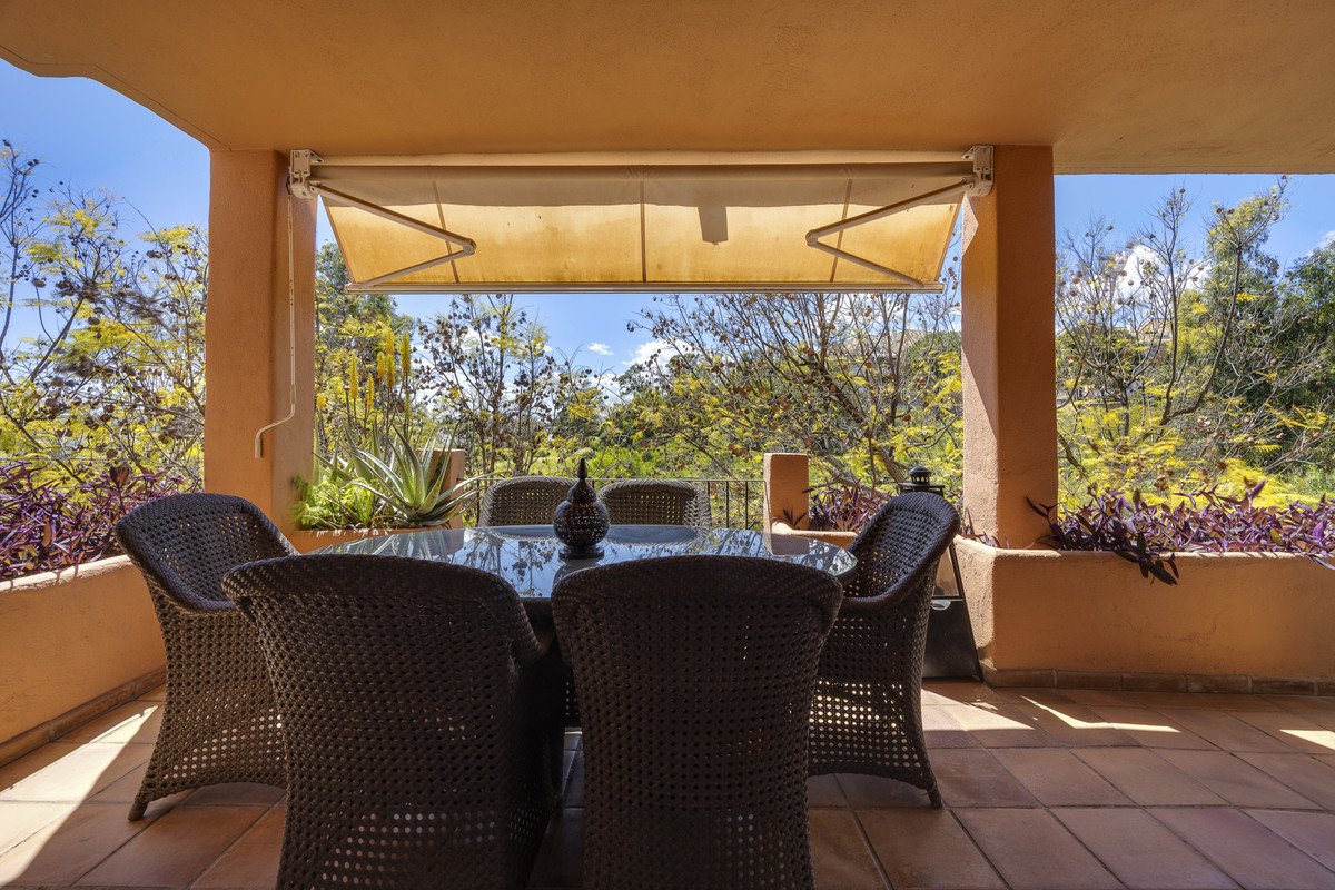 4 Bed Middle Floor Apartment in The Golden Mile