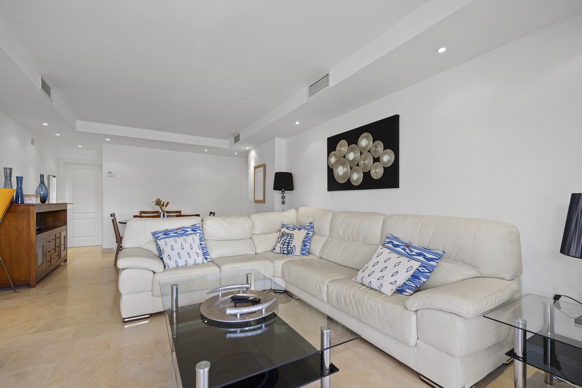 4 Bed Middle Floor Apartment in The Golden Mile