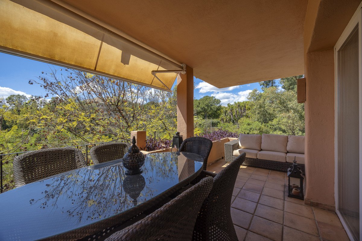4 Bed Middle Floor Apartment in The Golden Mile