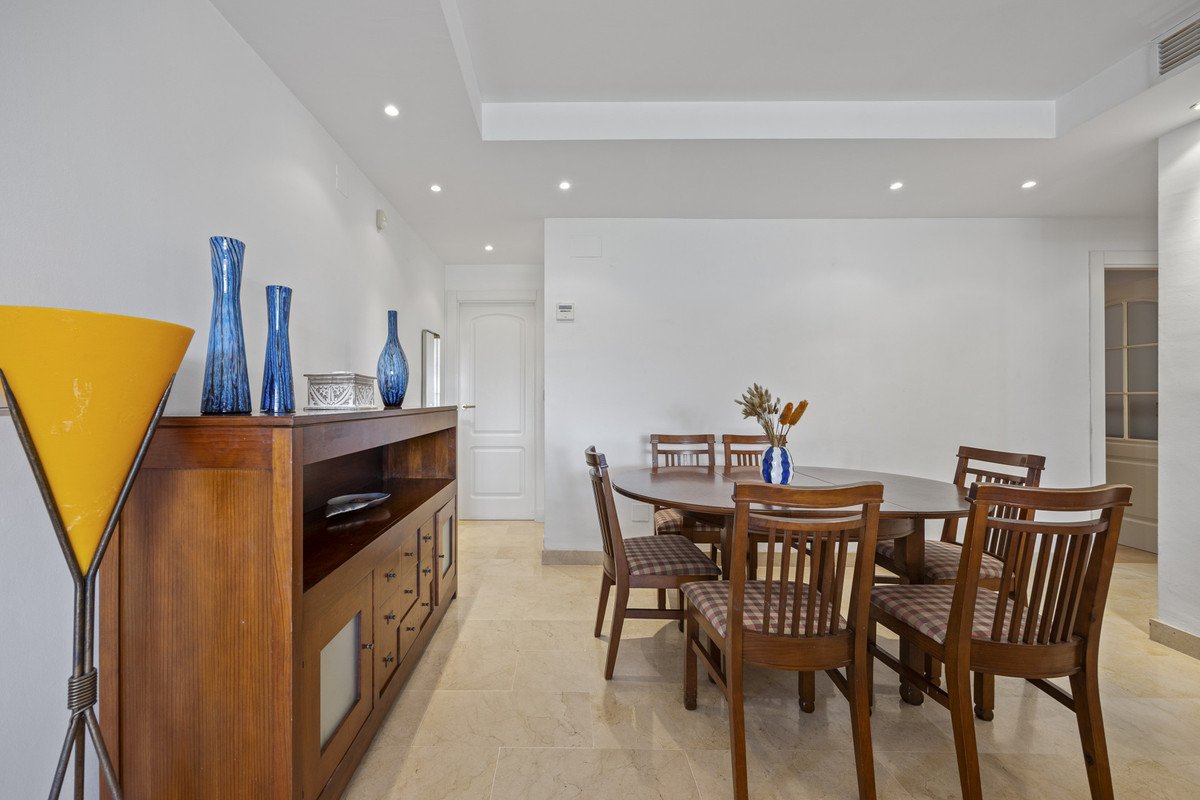 4 Bed Middle Floor Apartment in The Golden Mile