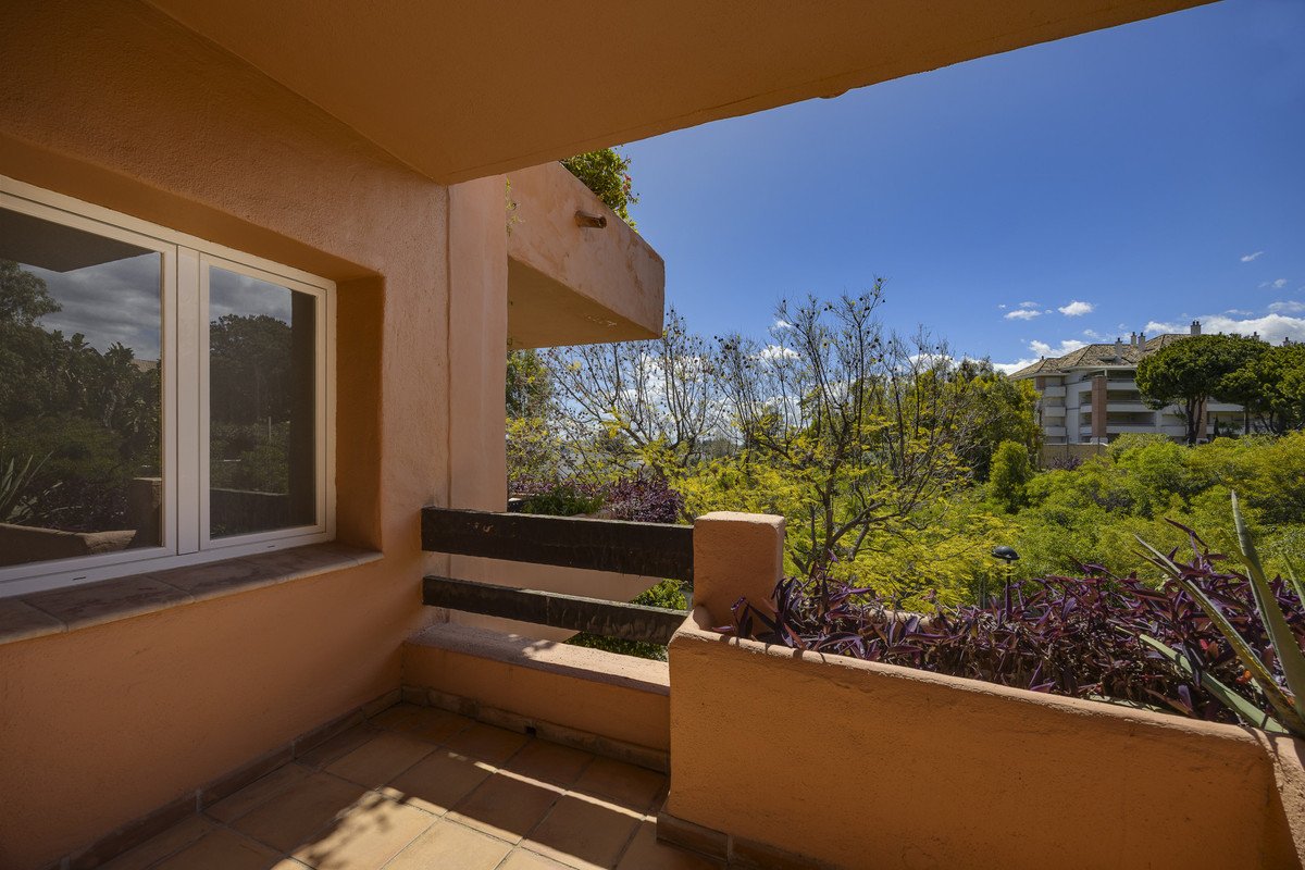 4 Bed Middle Floor Apartment in The Golden Mile