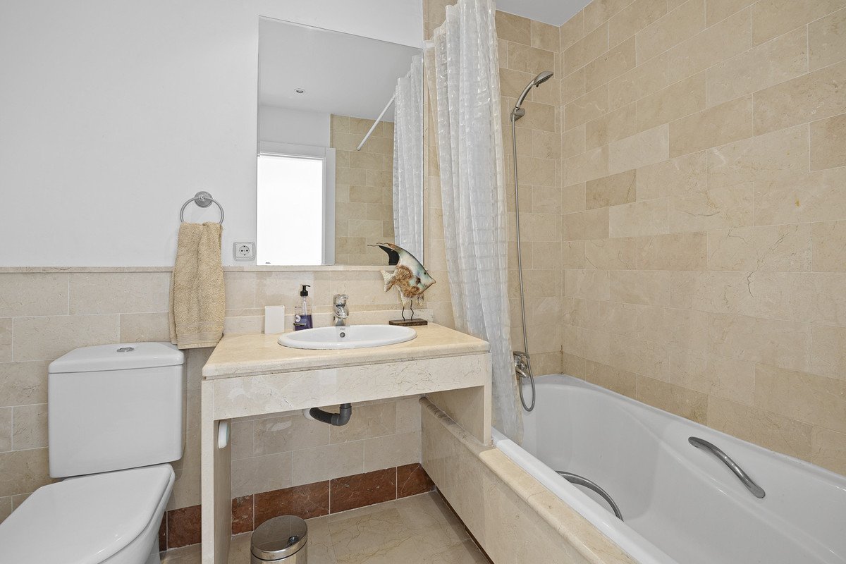 4 Bed Middle Floor Apartment in The Golden Mile