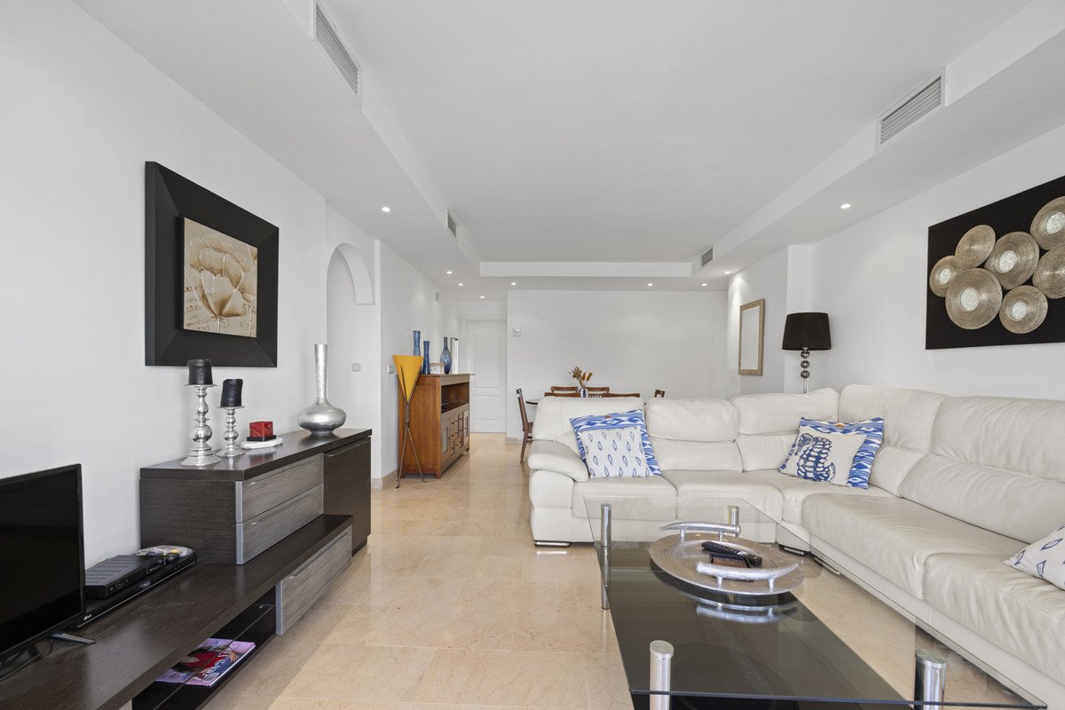 4 Bed Middle Floor Apartment in The Golden Mile