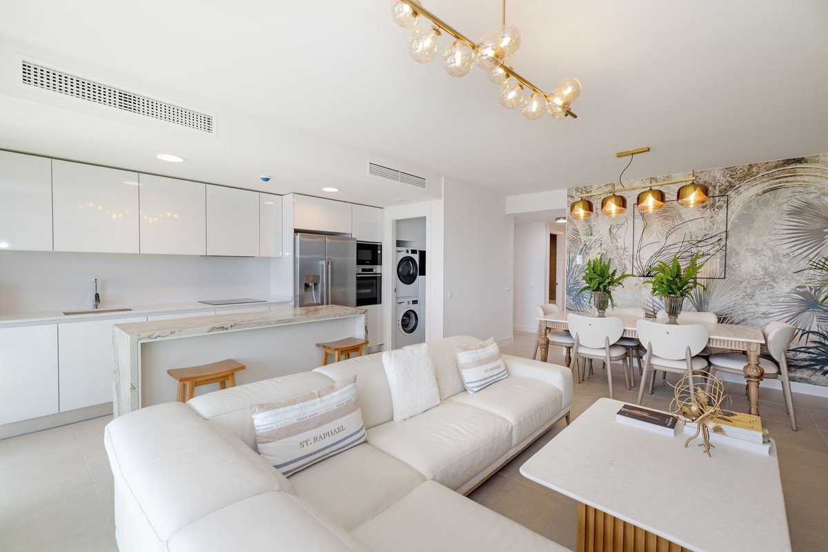 2 Bed Ground Floor Apartment in Torremolinos Centro