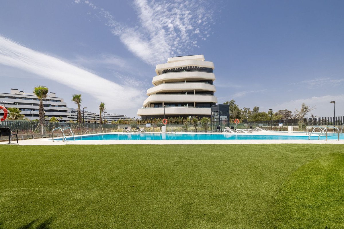 2 Bed Ground Floor Apartment in Torremolinos Centro