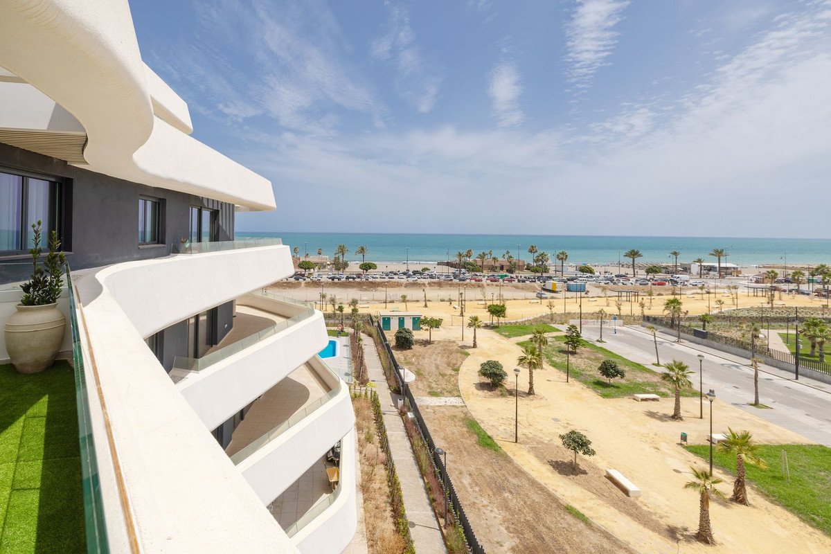 2 Bed Ground Floor Apartment in Torremolinos Centro