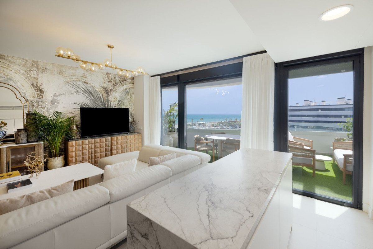 2 Bed Ground Floor Apartment in Torremolinos Centro