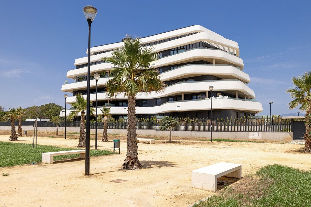 2 Bed Ground Floor Apartment in Torremolinos Centro