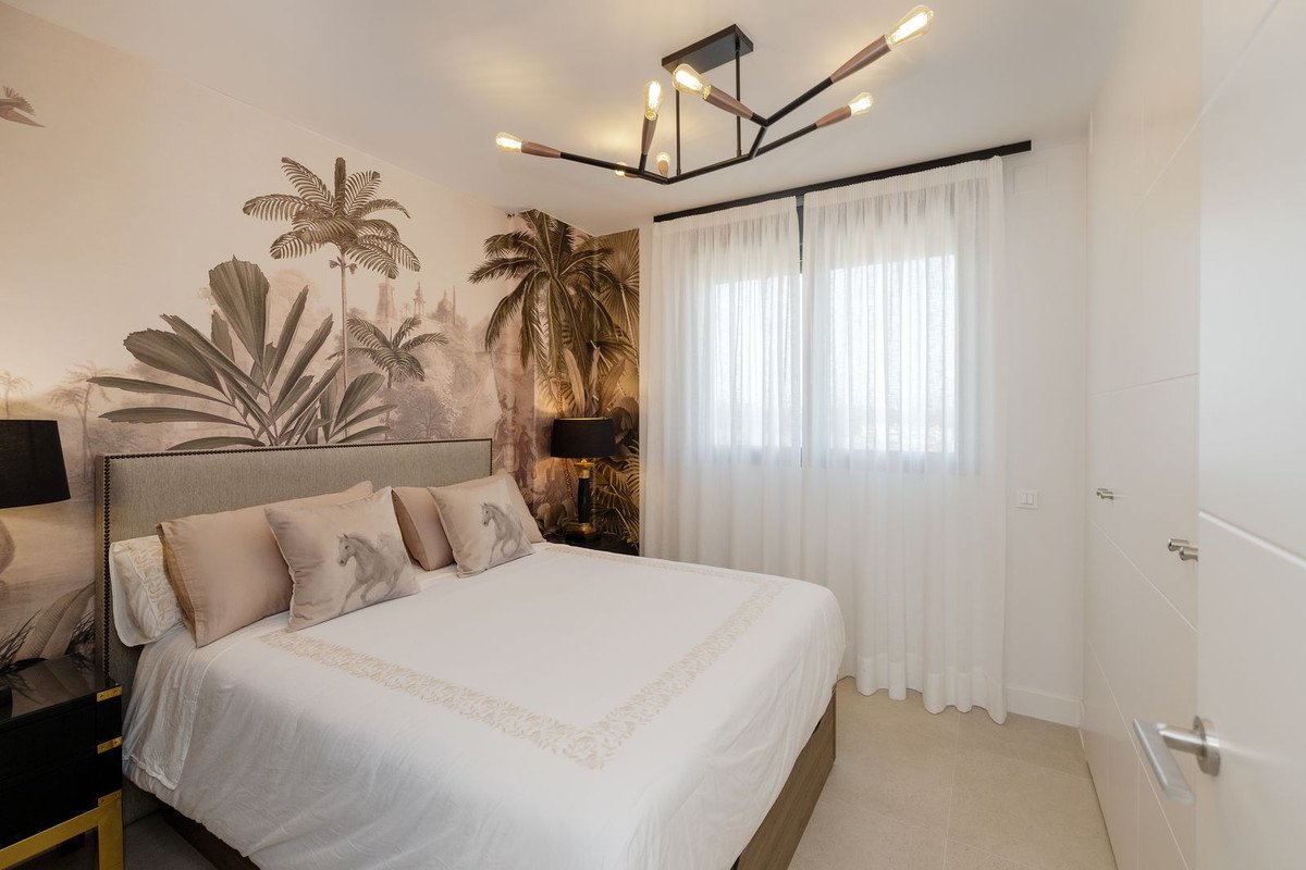 2 Bed Ground Floor Apartment in Torremolinos Centro