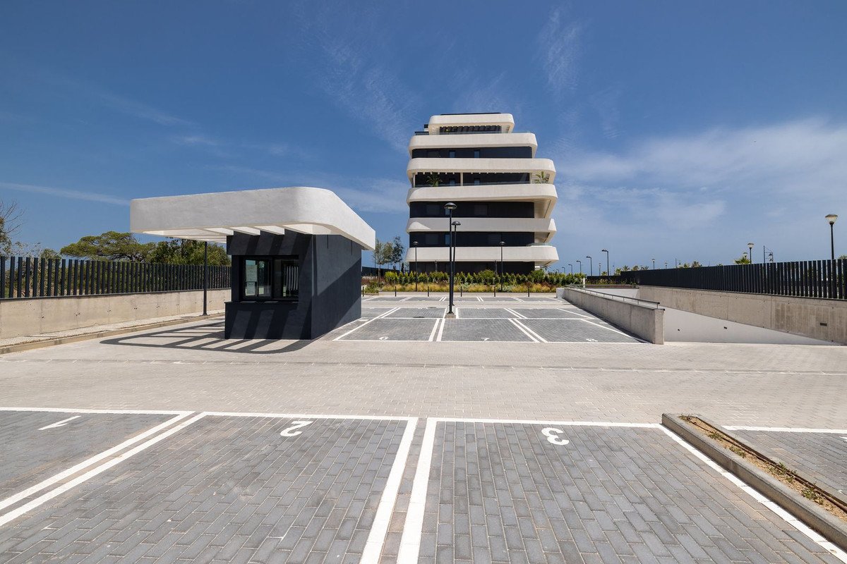 2 Bed Ground Floor Apartment in Torremolinos Centro