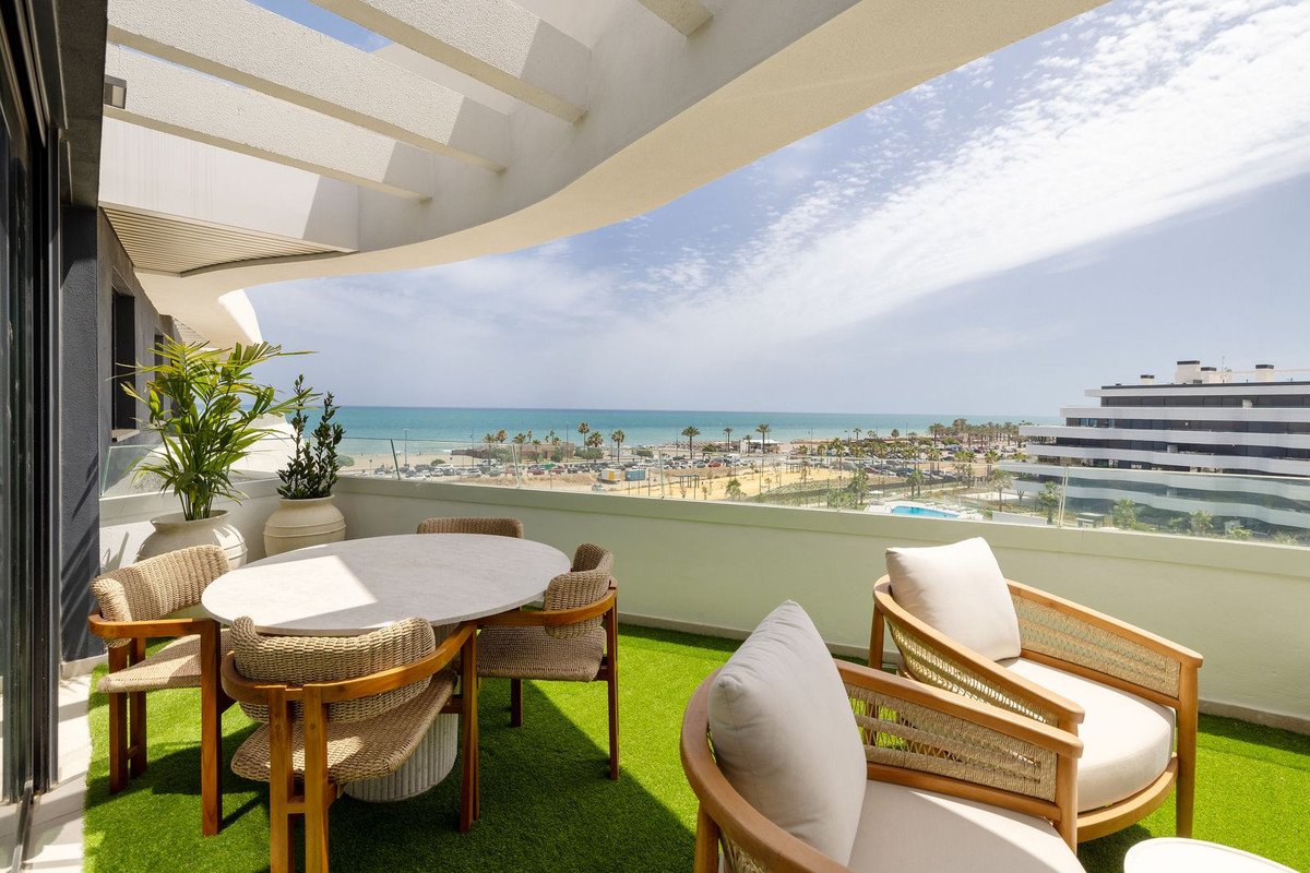 2 Bed Ground Floor Apartment in Torremolinos Centro