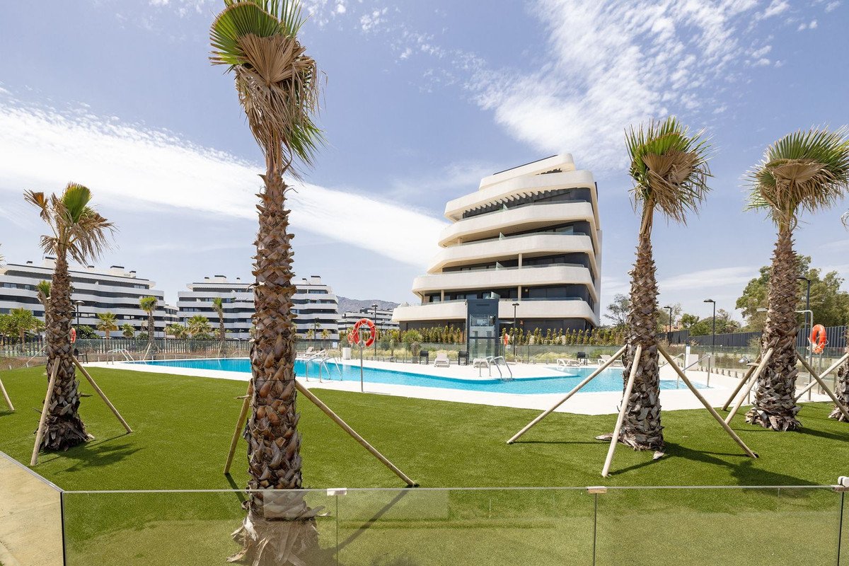 2 Bed Ground Floor Apartment in Torremolinos Centro