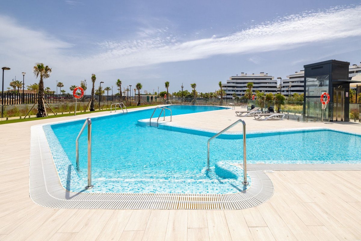 2 Bed Ground Floor Apartment in Torremolinos Centro
