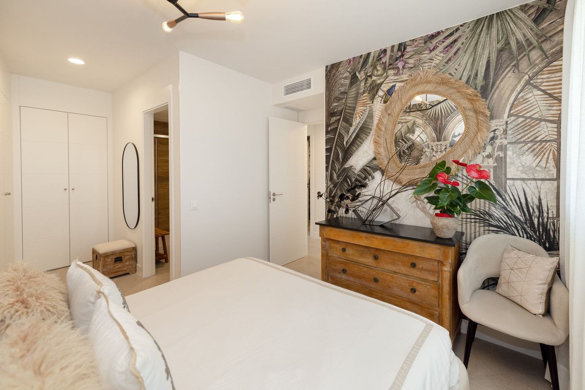 2 Bed Ground Floor Apartment in Torremolinos Centro