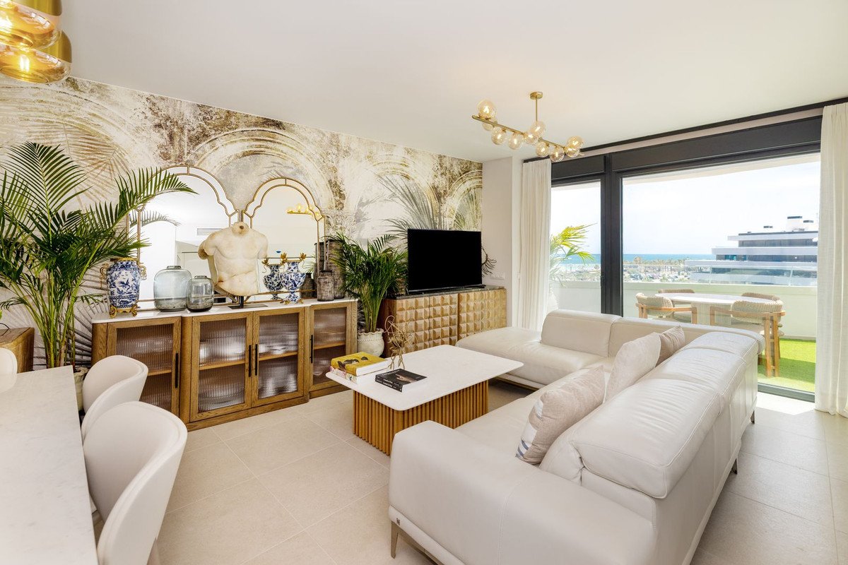 2 Bed Ground Floor Apartment in Torremolinos Centro