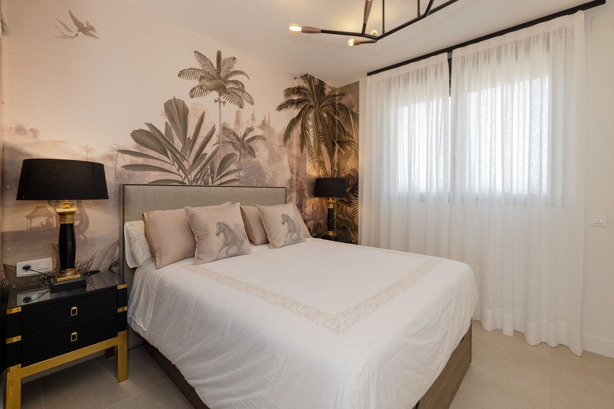 2 Bed Ground Floor Apartment in Torremolinos Centro