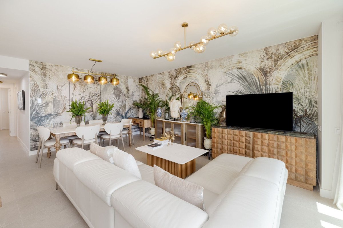 2 Bed Ground Floor Apartment in Torremolinos Centro