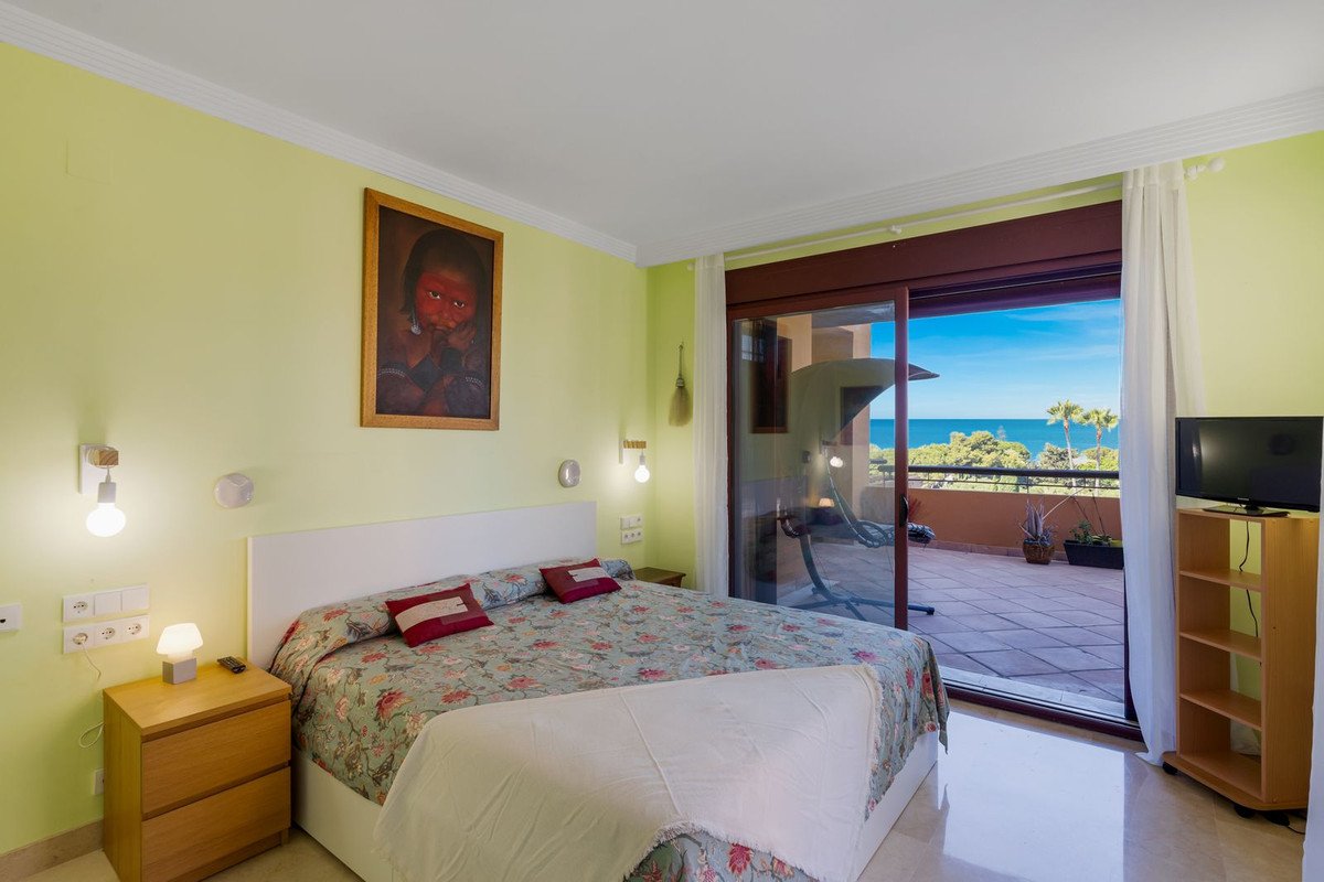 3 Bed Middle Floor Apartment in Bahía de Marbella