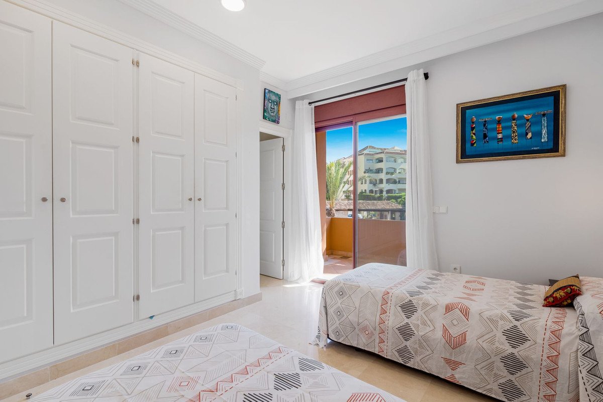 3 Bed Middle Floor Apartment in Bahía de Marbella