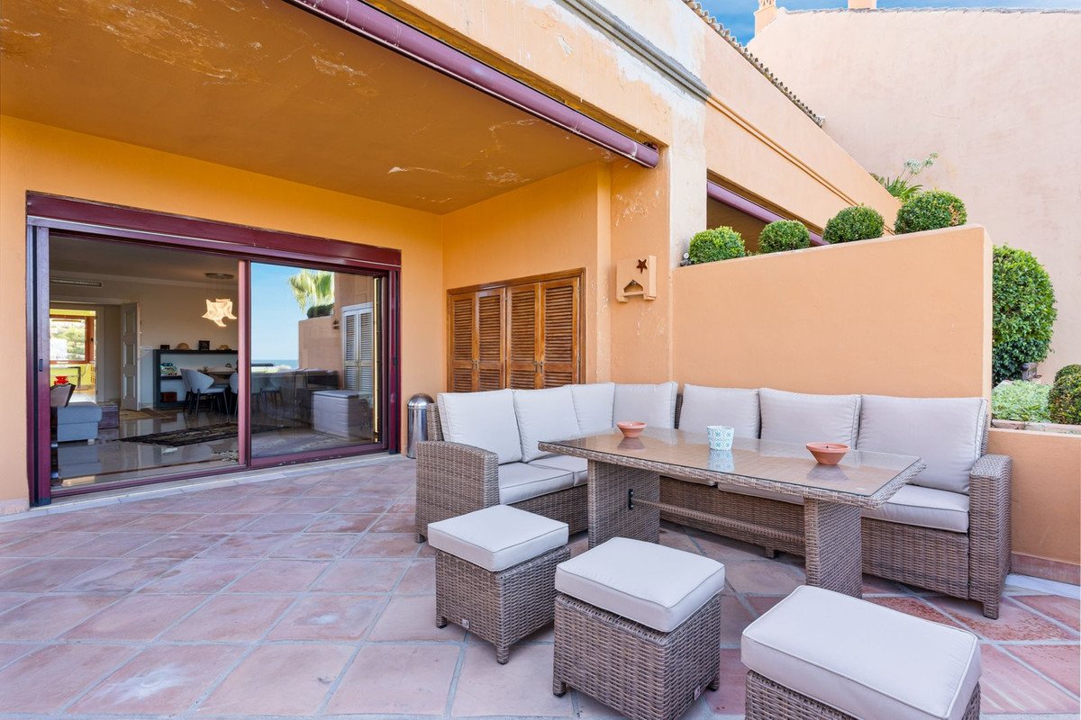 3 Bed Middle Floor Apartment in Bahía de Marbella