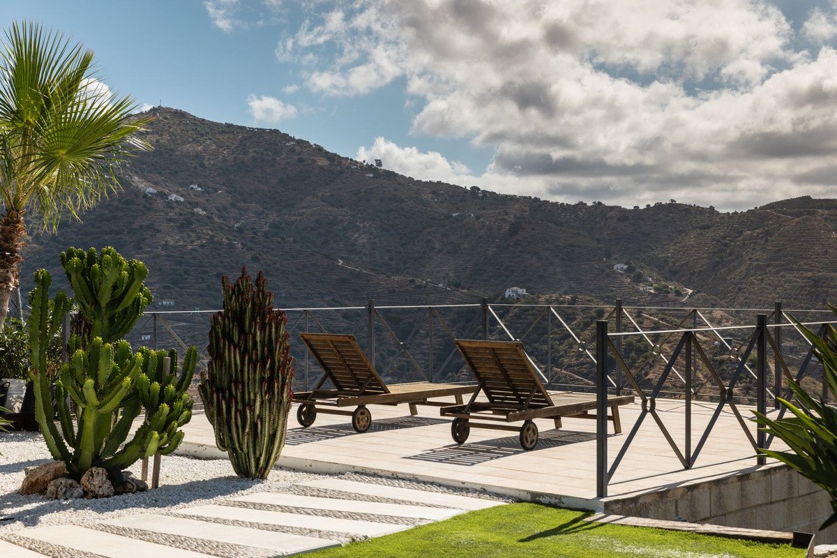 4 Bed Detached Villa in Arenas
