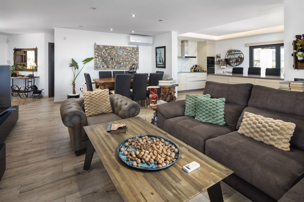 4 Bed Detached Villa in Arenas