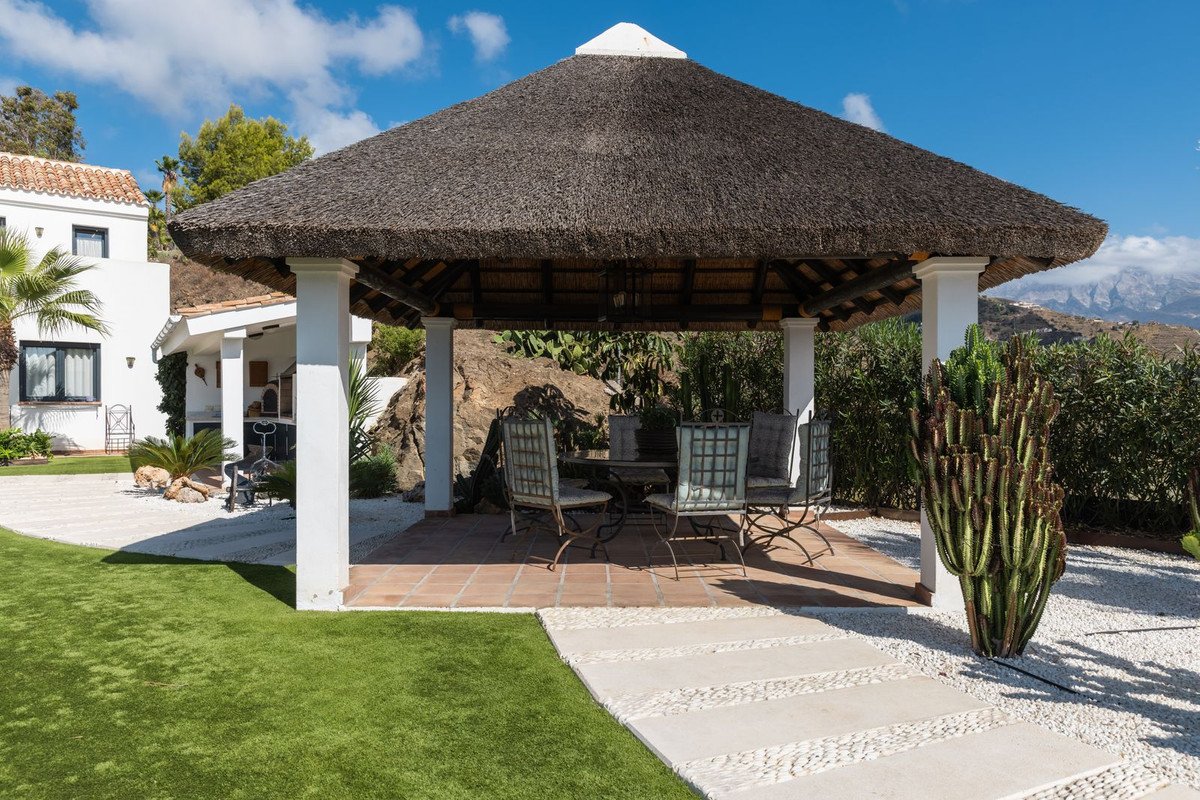 4 Bed Detached Villa in Arenas