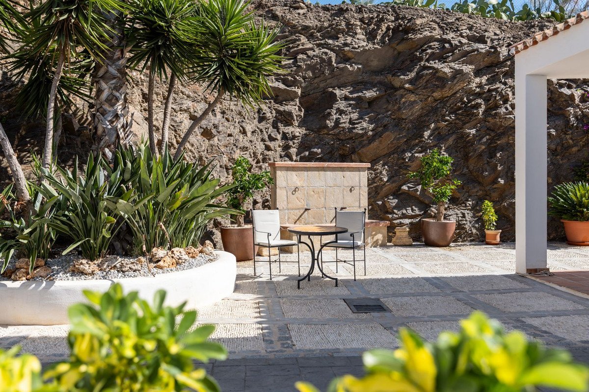 4 Bed Detached Villa in Arenas