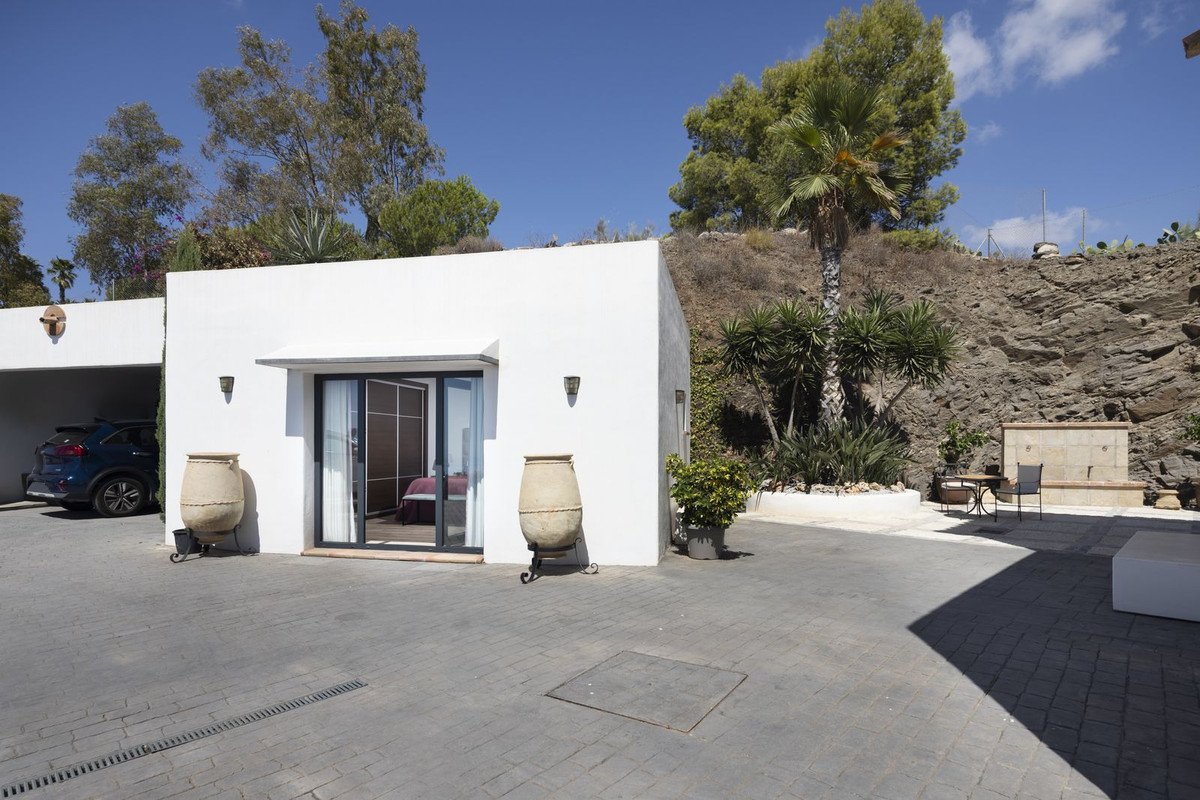 4 Bed Detached Villa in Arenas