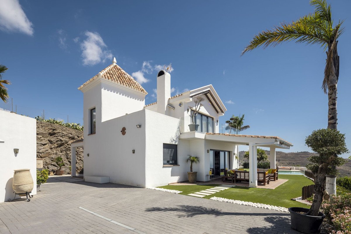 4 Bed Detached Villa in Arenas