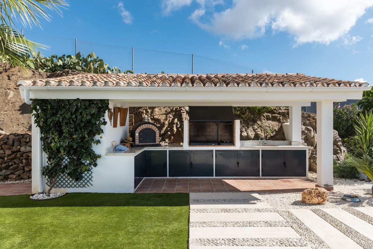 4 Bed Detached Villa in Arenas