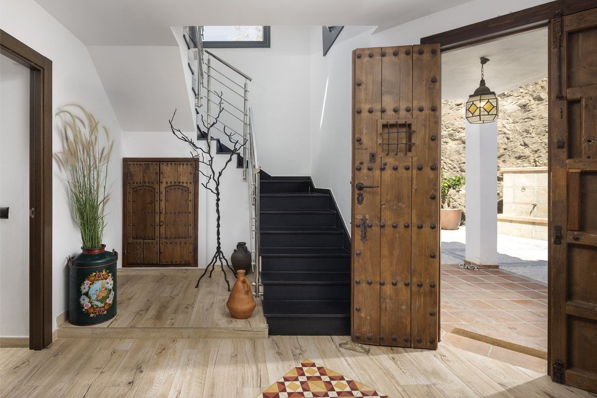 4 Bed Detached Villa in Arenas