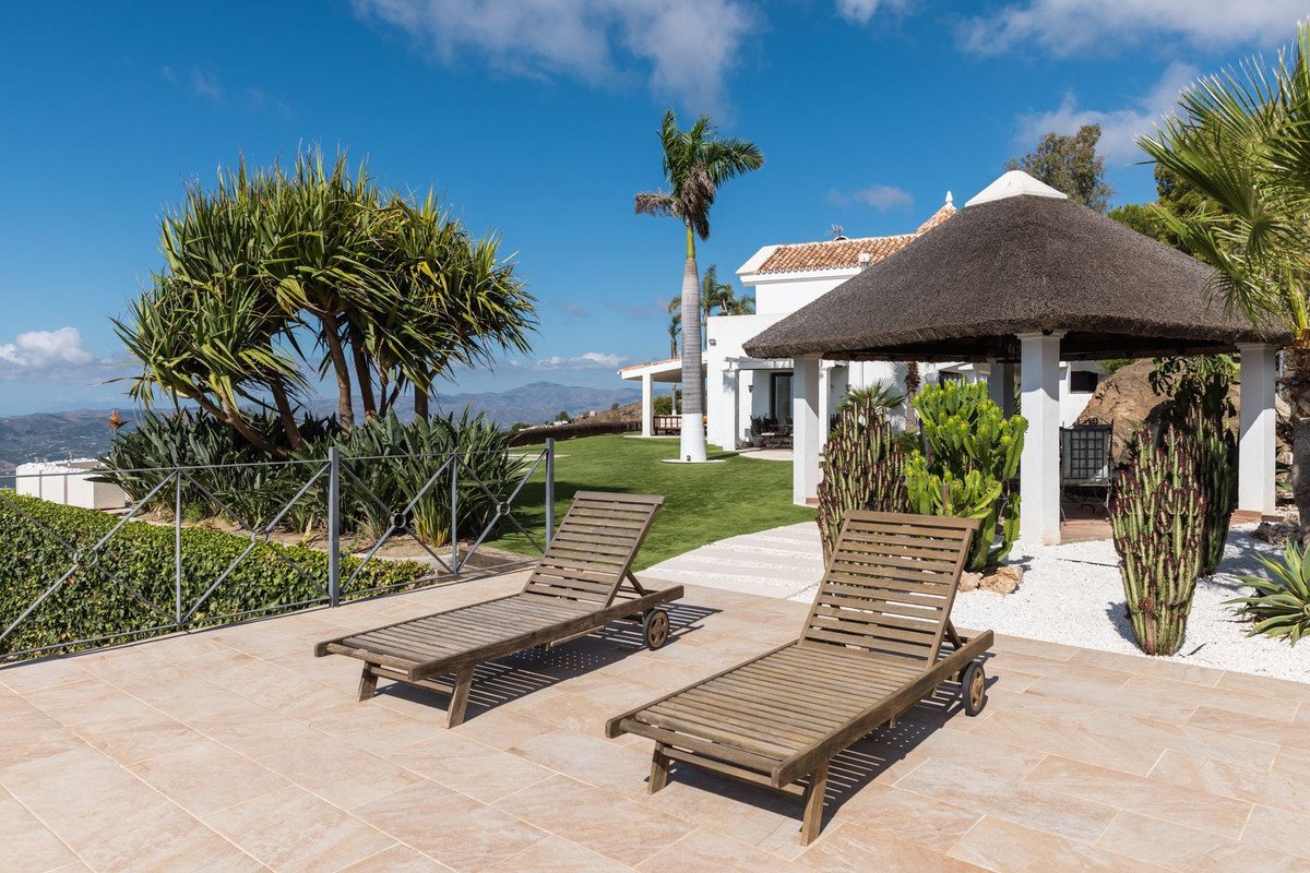 4 Bed Detached Villa in Arenas