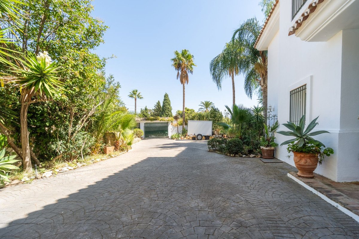 4 Bed Detached Villa in El Rosario
