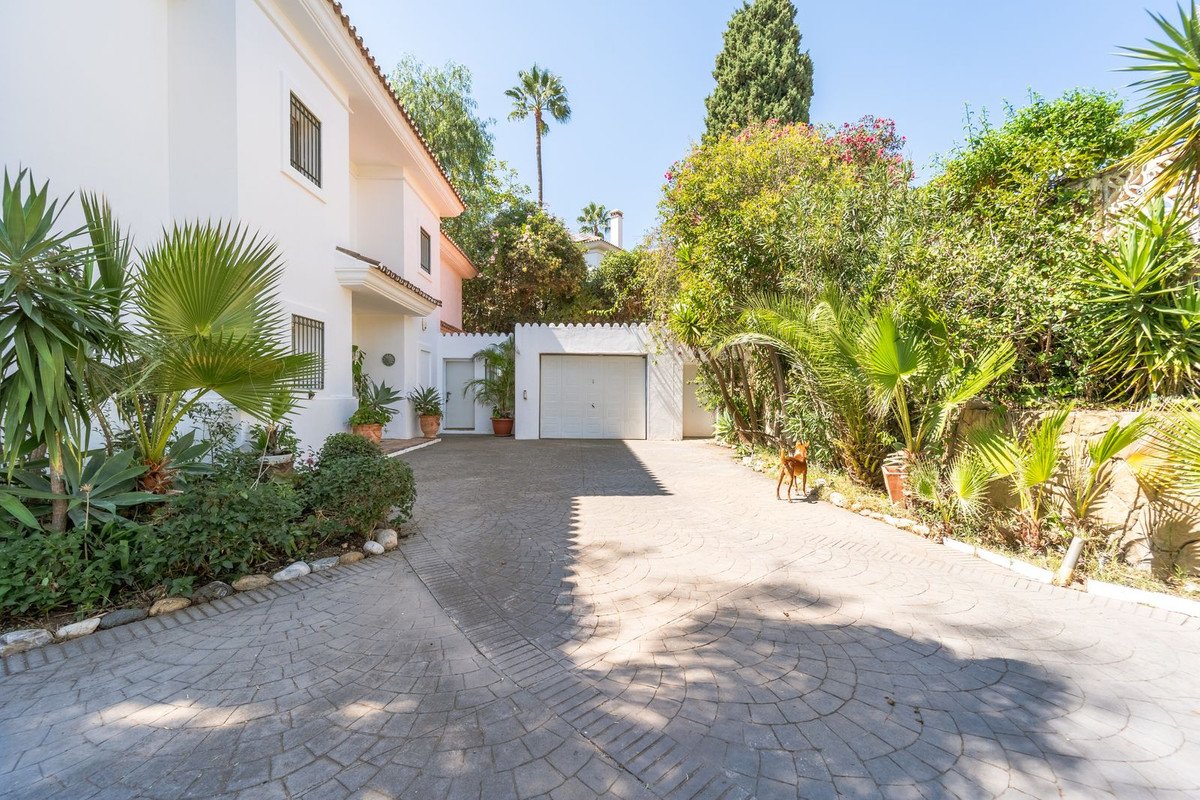 4 Bed Detached Villa in El Rosario