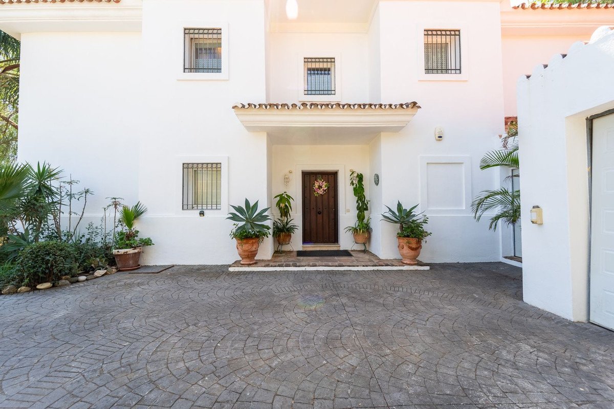 4 Bed Detached Villa in El Rosario