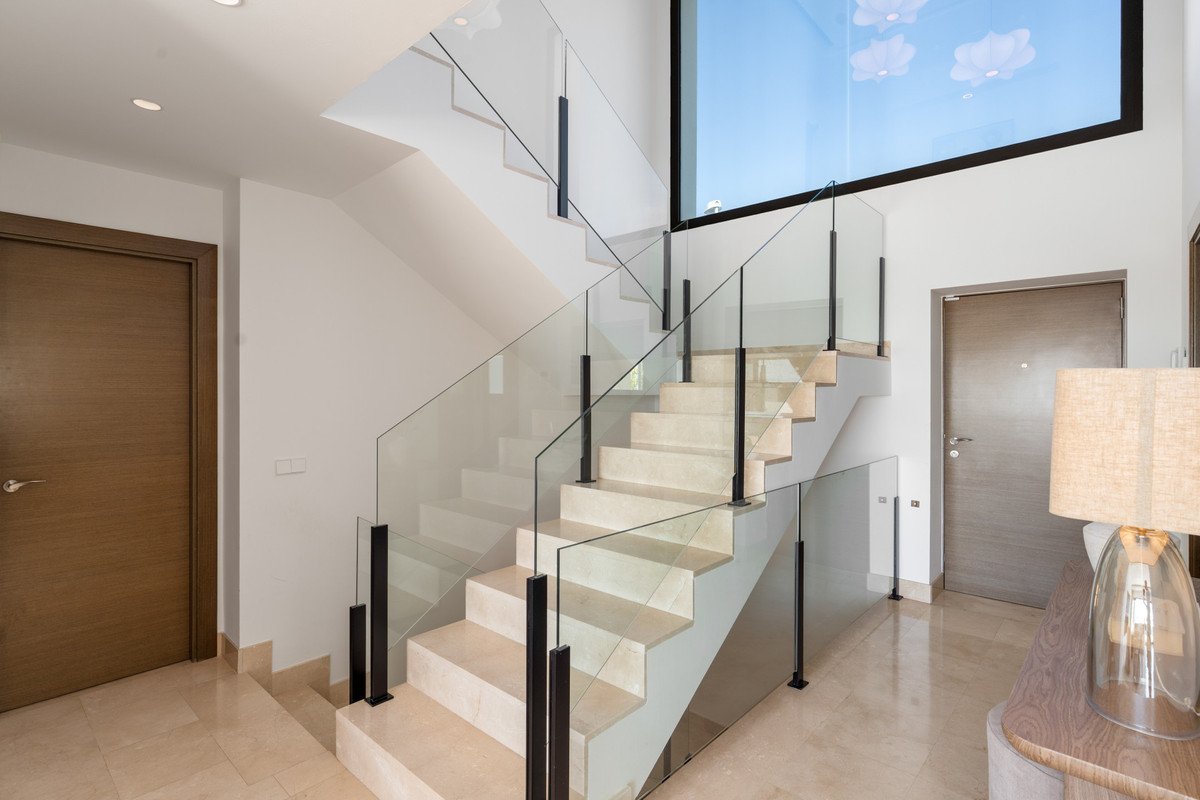 5 Bed Detached Villa in Benahavís