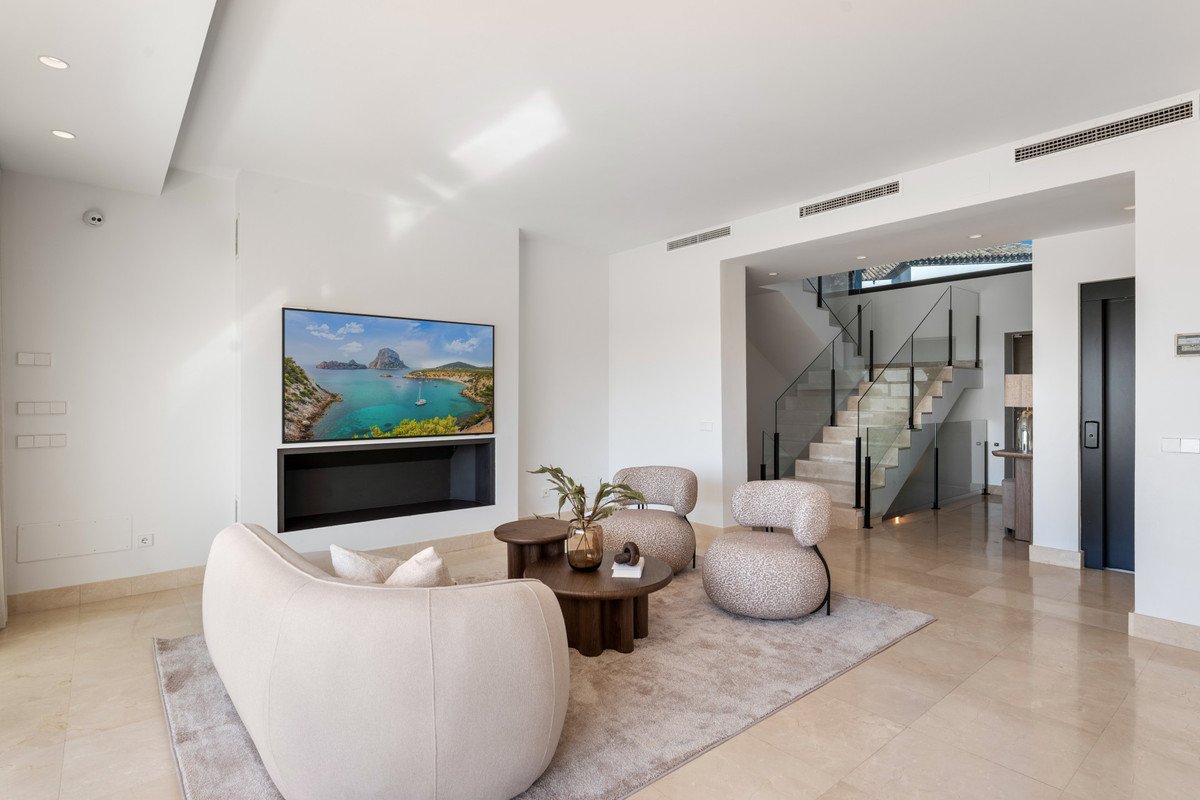 5 Bed Detached Villa in Benahavís
