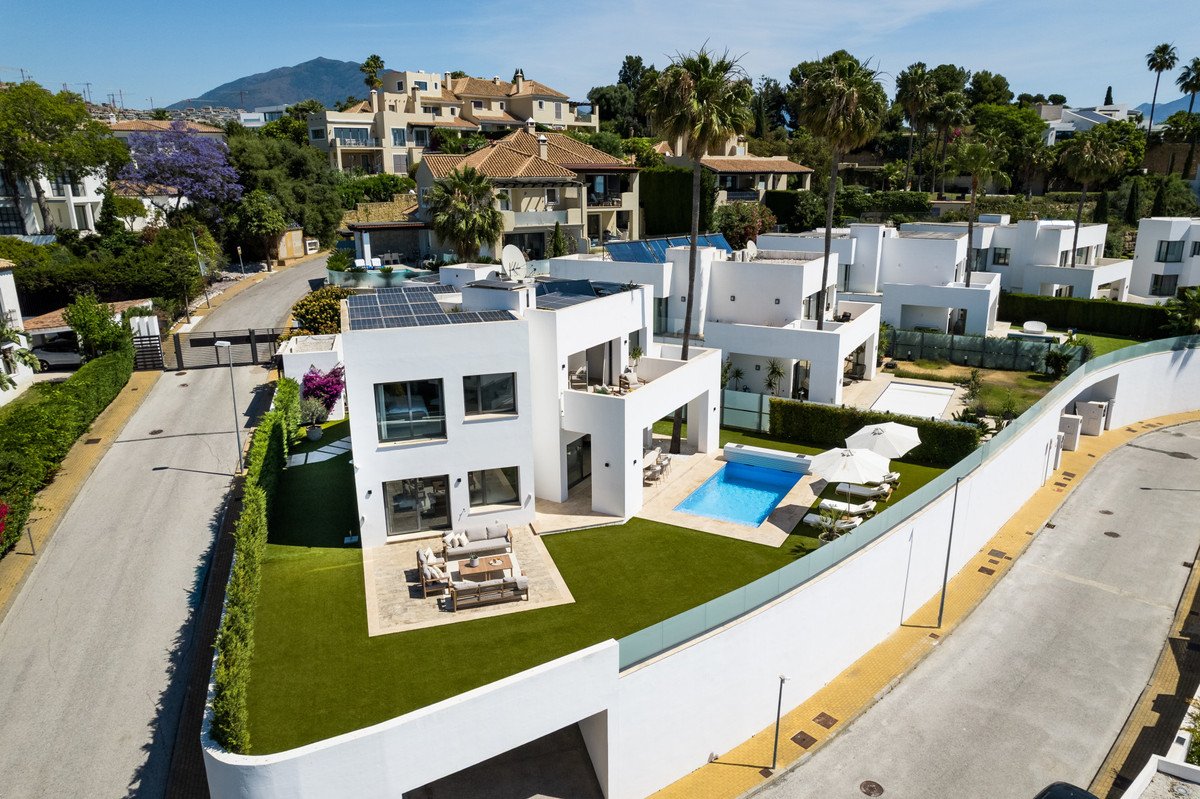 5 Bed Detached Villa in Benahavís