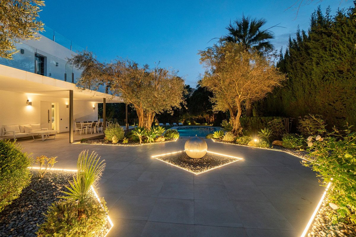 5 Bed Detached Villa in Nueva Andalucía